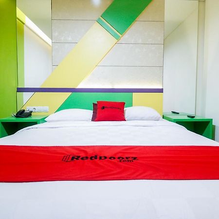 Reddoorz Plus Near Universitas Lambung Mangkurat Banjarmasin  Buitenkant foto